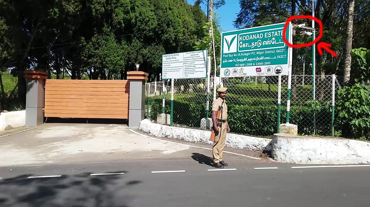 கொடநாடு: சம்பவத்துக்கு முன்பு வரை ரோந்து பணியில் துப்பாக்கி ஏந்திய போலிஸார்; சர்ச்சையை கிளப்பிய போட்டோஸ்!