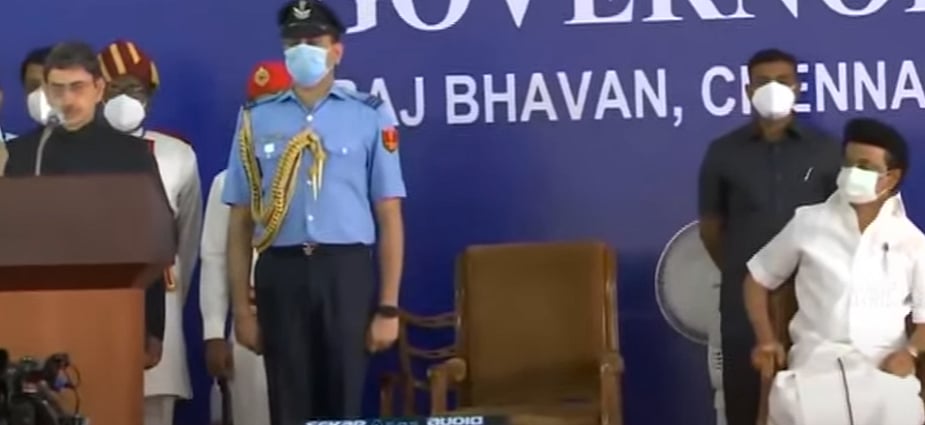 ஆளுநராக பொறுப்பேற்றார் ஆர்.என்.ரவி.. ஆளுநருக்கு முதலமைச்சர் மு.க.ஸ்டாலின் வழங்கிய புத்தகம் என்ன தெரியுமா?