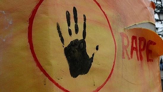 45 வயது பெண்ணை மிரட்டி 20 வயது இளைஞர் பாலியல் வன்கொடுமை : மகிளா நீதிமன்றம் பரபரப்பு தீர்ப்பு!