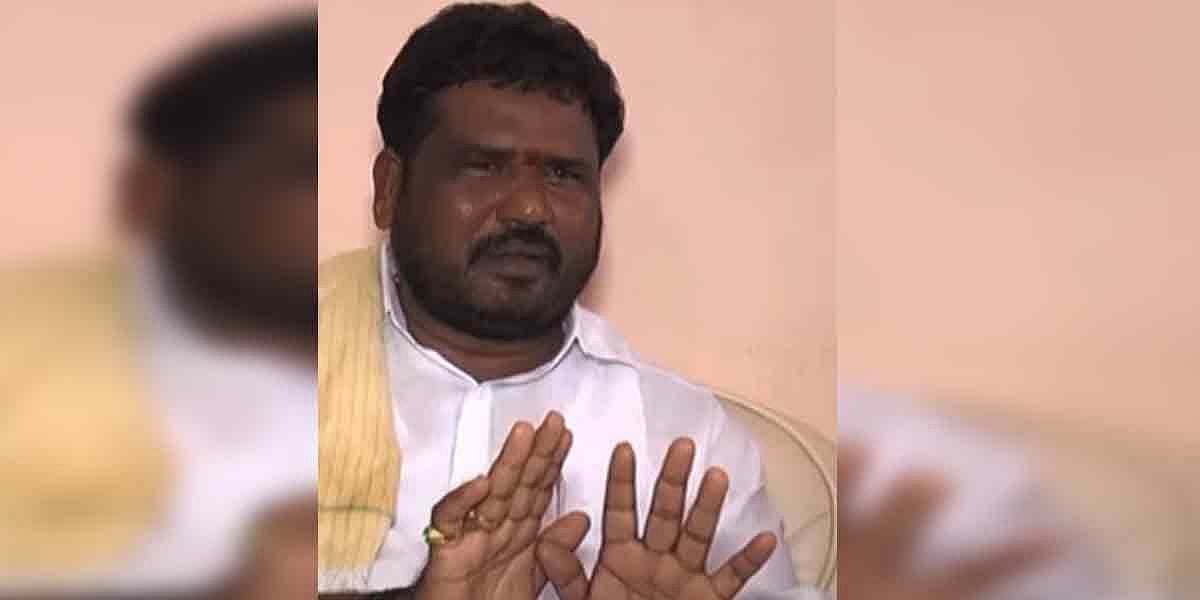 ஐபோனால் கேக் வெட்டிய பா.ஜ.க MLA-வின் மகன் : “பழச மறந்துட்டீங்களா சார்?” எனக் கேட்கும் தொகுதி மக்கள்!