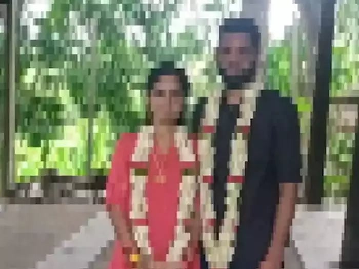 சைக்கிள் கேப்பில் 2 பெண்களுடன் காதல்: பூவா தலையா போட்டு திருமணம் செய்து வைத்த ஊர் பஞ்சாயத்து!