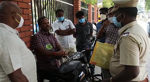 “45 நாட்களில் அரசு வேலை வாங்கி தருவதாக பண மோசடி” : பேரம் பேசும் போது கையும் களவுமாக பிடித்த காவல்துறை! 