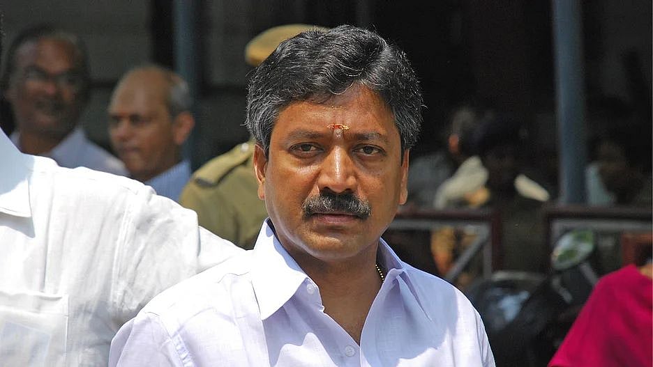 கொடநாடு வழக்கை விரைந்து முடிக்க நீதிபதிக்கு நெருக்கடி தந்த CV.சண்முகம்?: கூண்டோடு சிக்கிய அதிமுக கும்பல்!