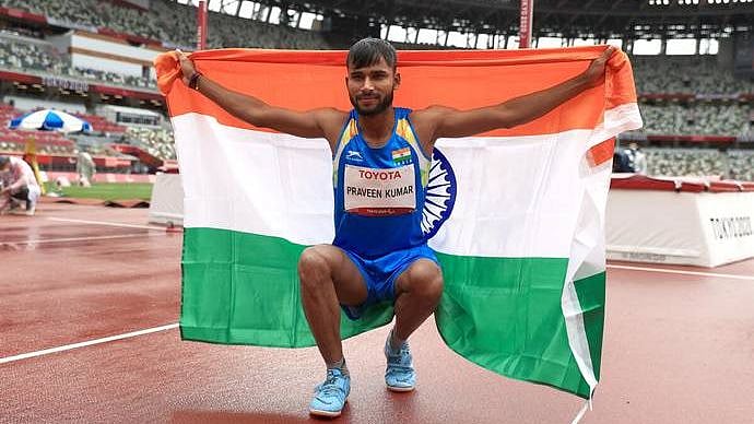 பாராலிம்பிக்ஸ் : 18 வயதில் ஆசிய சாதனையுடன் வெள்ளி பதக்கம் வென்ற இந்திய வீரர் - யார் இந்த பிரவீன் குமார் ?