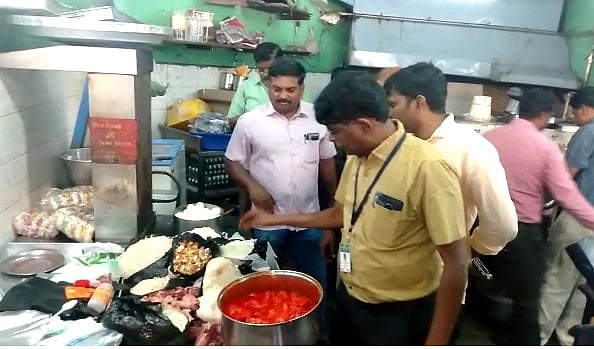 சிறுமி உயிரிழப்பு எதிரொலி: தரமில்லாத உணவுகள் விற்பனை செய்தால் குண்டர் சட்டம்.. ஆட்சியர் கடும் எச்சரிக்கை!