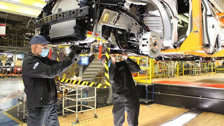 "ஆட்டோமொபைல் துறையை ஆட்டம்காணச் செய்யும் Chip பற்றாக்குறை": கார் நிறுவனங்களின் வருவாய் இழப்புக்கு காரணம்?