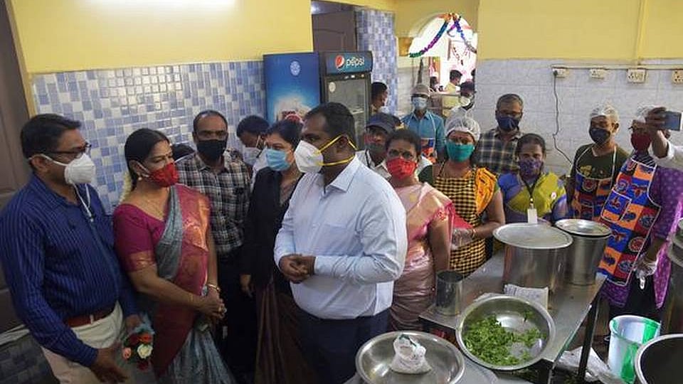 திருநங்கைகள் நடத்தும் ‘டிரான்ஸ் கிச்சன்’... திறந்துவைத்த மதுரை ஆட்சியர் - பொதுமக்கள் பெரும் வரவேற்பு!