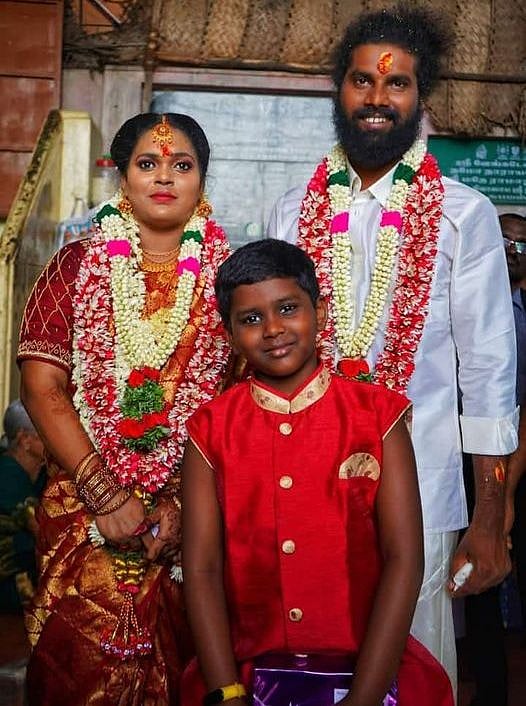 “தாயின் திருமணத்திற்கு தாலி எடுத்துக் கொடுத்த மகன்” - மதுரையில் ஒரு நெகிழ்ச்சி நிகழ்வு!