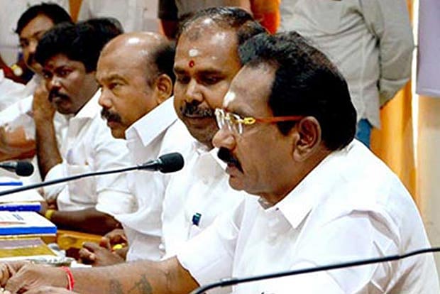 ஸ்மார்ட் சிட்டி பேரில் நல்லா இருந்த சாலையை கெடுத்து அதிமுக அமைச்சர்கள் முறைகேடு: துளைத்தெடுத்த PTR!