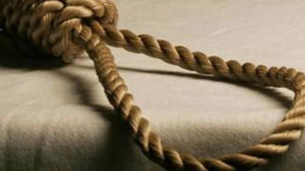 நகை  திருட்டு வழக்கில் தந்தை கைது.. சோகத்தில் மகன் தற்கொலை - மகன் தற்கொலையால் விபரீத முடிவு எடுத்த தந்தை!