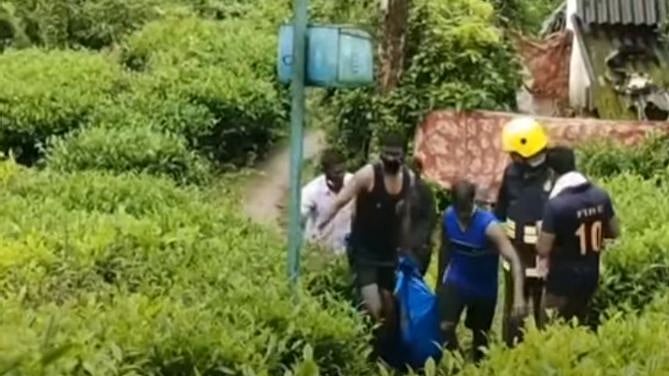 மீட்கச் சென்ற போது காத்திருந்த அதிர்ச்சி.. தந்தை சடலத்தைக் கண்டு கதறி அழுத தீயணைப்பு வீரர்!