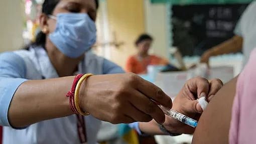 “கொரோனா தடுப்பூசி பதில் ரேபிஸ் தடுப்பூசி செலுத்திய சுகாதார ஊழியர்கள்” : மகாராஷ்டிராவில் தொடரும் அவலம்!