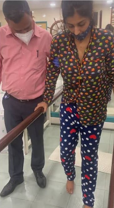 "95 நாட்களுக்குப் பிறகு நடந்த யாஷிகா" : மருத்துவர்கள், செவிலியர்களுக்கு நன்றி தெரிவித்து உருக்கம்!