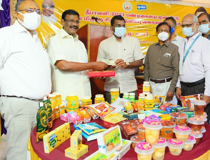 பால் பாக்கெட்டில் விளம்பரம்; ஸ்வீட்ஸ் விற்பனை அமோகம் - ஆவின் முயற்சியால் மக்கள் மகிழ்ச்சி!