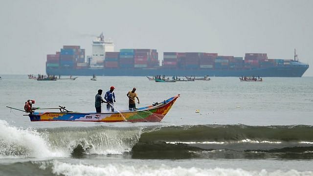 “600 கிலோ திருக்கை மீன்.. காரைக்கால் மீனவர்களுக்கு அடித்த ஜாக்பாட்” : நடுக்கடலில் நடந்தது சுவாரஸ்யம்!