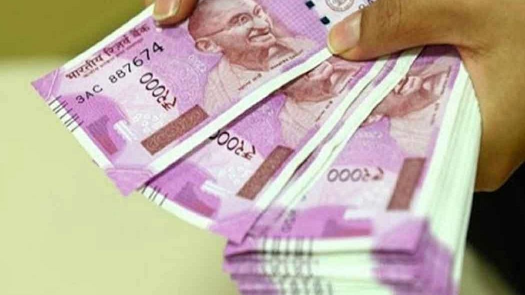 ஓ.பன்னீர்செல்வத்தின் பெயரைப் பயன்படுத்தி ரூ 44 லட்சம் மோசடி... குற்றவாளியைக் கைது செய்த போலிஸ்!