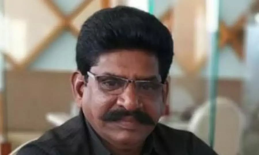 “அ.தி.மு.க முன்னாள் அமைச்சரின் மோசடியால் காவலர் பலி” : விசாரணைக்கு பயந்து காவலர் எடுத்த விபரீத முடிவு!