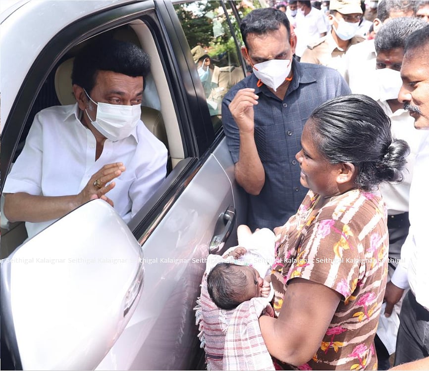 “பேருந்துகள் சரியான நேரத்தில் வருகிறதா; போதுமான வசதி உள்ளதா?” : பேருந்தில் ஏறி முதல்வர் ஆய்வு! (album)