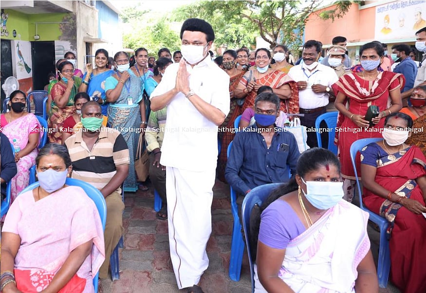 “பேருந்துகள் சரியான நேரத்தில் வருகிறதா; போதுமான வசதி உள்ளதா?” : பேருந்தில் ஏறி முதல்வர் ஆய்வு! (album)