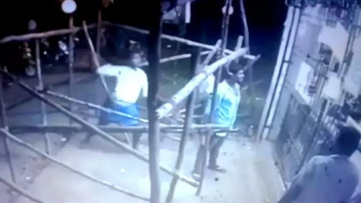 ஓசியில் மது கேட்டு அலப்பறை.. தரமறுத்ததால் கடையைச் சூறையாடிய கும்பல் : புதுச்சேரியில் பரபரப்பு!