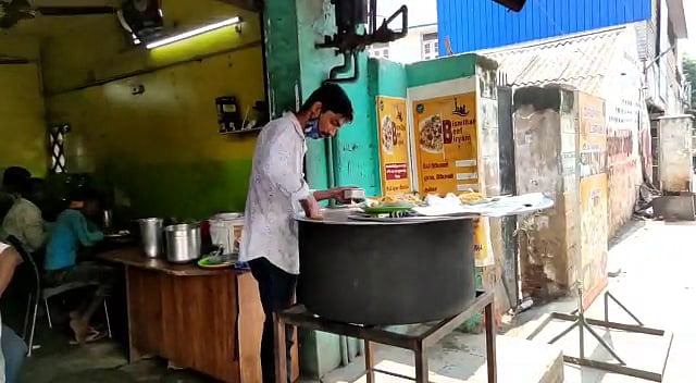 “பிரியாணி சாப்பிட்டுவிட்டு கடைக்காரரிடமே மாமூல் கேட்டு மிரட்டல்” : கத்தியை காட்டி சவால் விட்ட ரவுடி கைது!