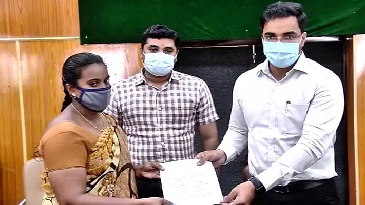 மனு அளித்த 1 மணி நேரத்தில் பணி ஆணை வழங்கிய மாவட்ட ஆட்சியர்... நெகிழ்ந்து நன்றி தெரிவித்த பெண்!