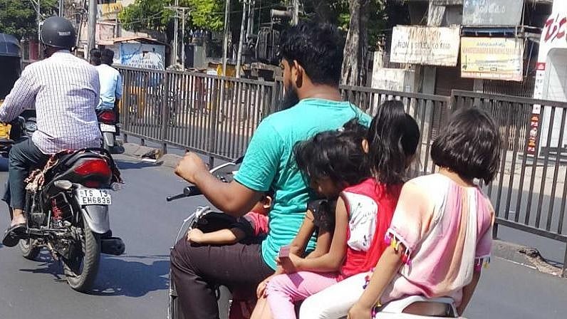 '9 மாத குழந்தைக்கும் தலைக்கவசம் கட்டாயம்': புதிய வழிகாட்டுதல்களை வெளியிட்ட ஒன்றியப் போக்குவரத்துத்துறை!