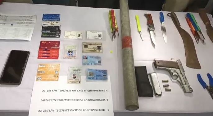 week daysல் கொத்தனார்; week endல் கொள்ளையன் : ஸ்ரீபெரும்புதூர் என்கவுன்டரில் நடந்தது என்ன?