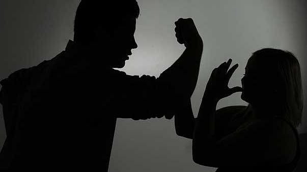 பாலியல் வன்கொடுமை... வீடியோ காட்டி  பெண்ணிடம் ரூ.6.5 லட்சம் பறித்த இளைஞர்: விசாரணையில் வெளிவந்த பகீர்!