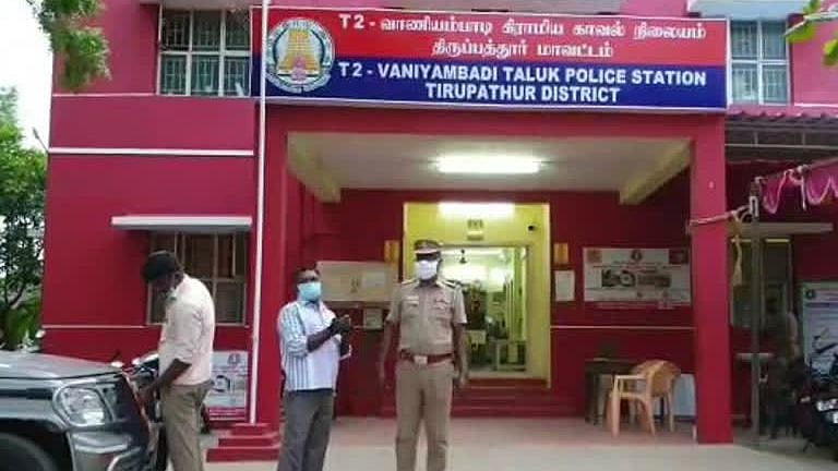 மனைவி மற்றும் அவரது தோழியை அரிவாளால் வெட்டிய கணவன்.. 15 நிமிடத்தில் மடக்கி பிடித்த போலிஸ் : நடந்தது என்ன?