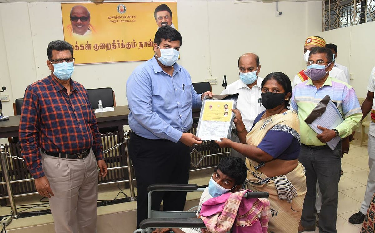 “10 வருசமா நடக்கல.. இப்போ 1 மணி நேரத்துல வீடு கெடைச்சிடுச்சு” : மாற்றுத்திறனாளி இளைஞரின் தாய் நெகிழ்ச்சி!