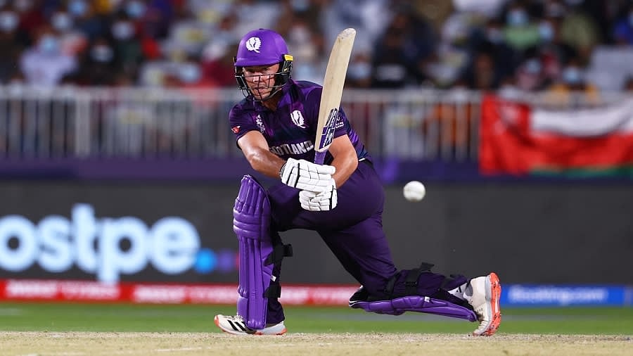 வங்கதேச அணியை விரட்டிய அமேசான் டெலிவரி பாய்... யார் இந்த ஸ்காட்லாந்து வீரர்?