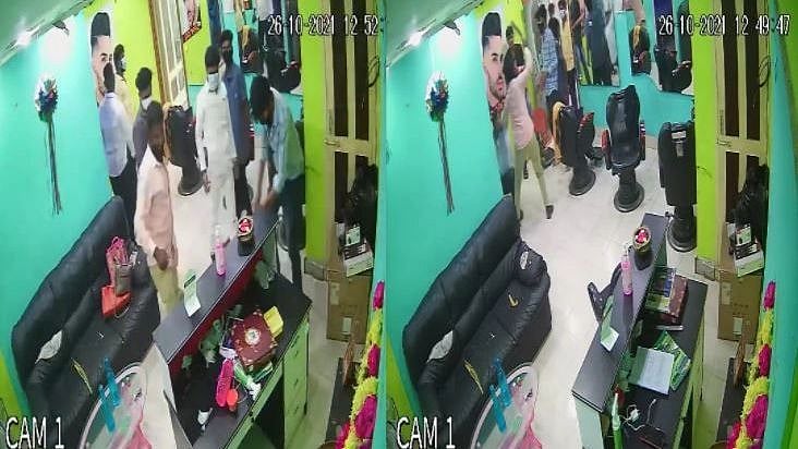 பார்லருக்குள் புகுந்து கத்தியை காட்டி மிரட்டி ரவுடிகள் ரகளை; அராஜக பேர்வழிகள் சிக்கியது எப்படி? 