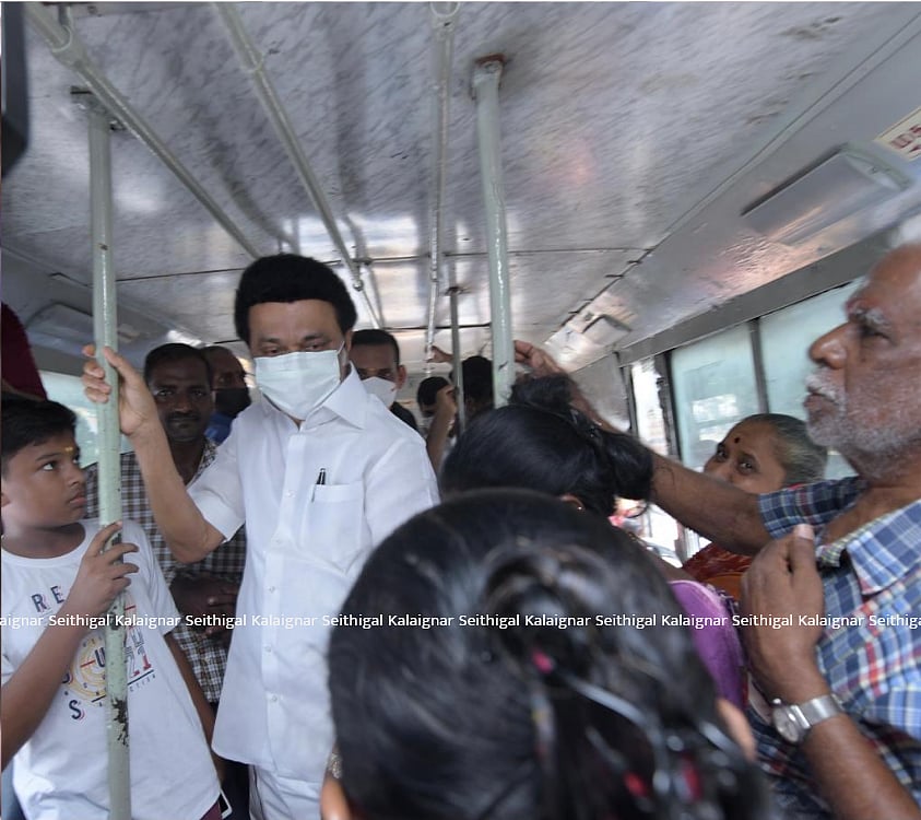 “பேருந்துகள் சரியான நேரத்தில் வருகிறதா; போதுமான வசதி உள்ளதா?” : பேருந்தில் ஏறி முதல்வர் ஆய்வு! (album)