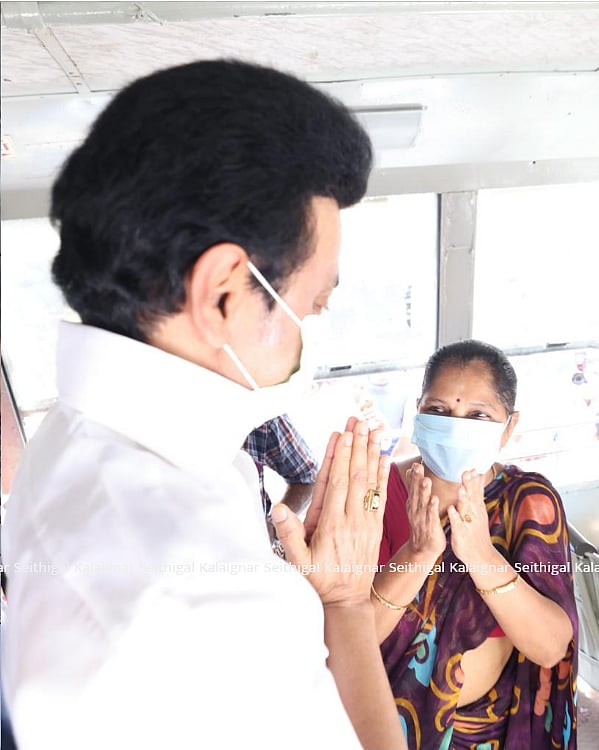 “பேருந்துகள் சரியான நேரத்தில் வருகிறதா; போதுமான வசதி உள்ளதா?” : பேருந்தில் ஏறி முதல்வர் ஆய்வு! (album)