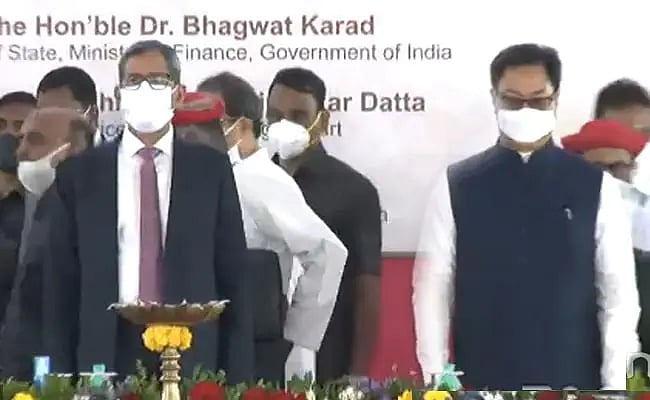 "26% நீதிமன்றங்களில் கழிவறையில்லை": ஒன்றிய சட்ட அமைச்சர் முன்பே புள்ளி விவரத்தை அடுக்கிய தலைமை நீதிபதி!