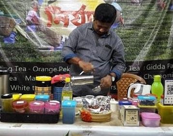 “என்னது ஒரு டீ 1,000 ரூபாயா? ஹைதராபாத் மக்களை ஆச்சரியப்படுத்திய டீக்கடை” : அப்படி என்ன ஸ்பெஷல் தெரியுமா?