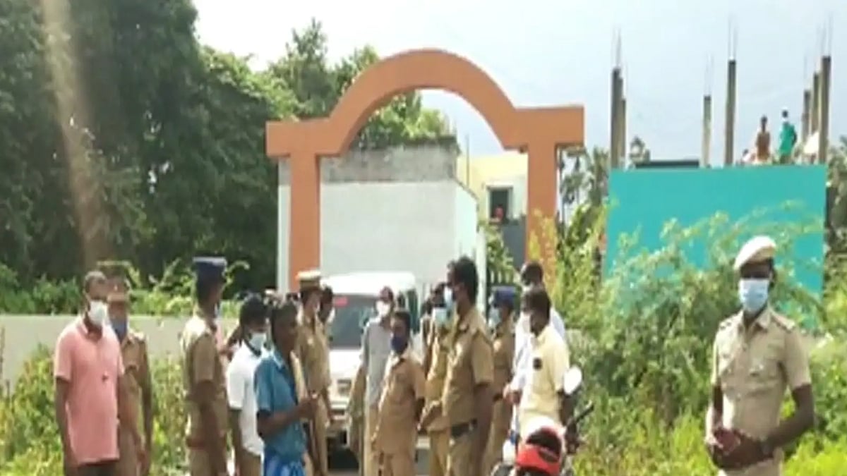 காணாமல் போனதாக தேடப்பட்டவர் சுடுகாட்டில் கொலை... நண்பர்கள் சரண்... விசாரணையில் திடுக்கிடும் தகவல்!