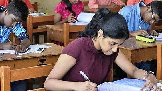 தற்கொலைக்கு முயன்ற மாணவி, துணைத்தேர்வில் 599 மதிப்பெண் பெற்று அசத்தல்... பின்னணி என்ன?