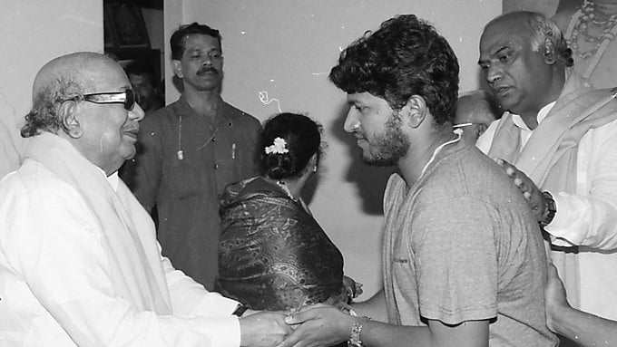 கலைஞரிடத்தில் அன்பு கொண்ட புனீத் ராஜ்குமார்... 20 ஆண்டுகளுக்கு முன்பு கலைஞரை சந்தித்தது ஏன் தெரியுமா?