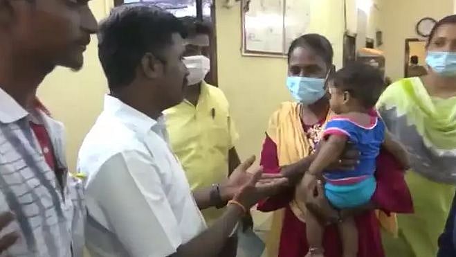 3வது திருமணத்திற்கு தடையாக இருந்த குழந்தையை காசுக்கு விற்ற தாய்: குழந்தையை மீட்டு தந்தையிடம் ஒப்படைப்பு !