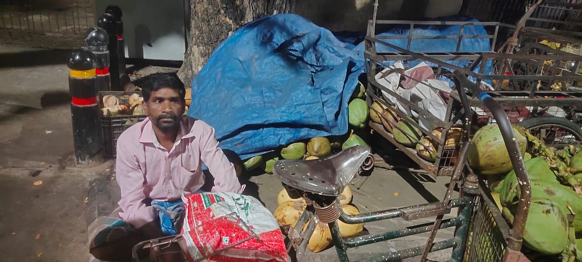 இளநீர் கடையில் இளநீர் திருடி தனியாக கடை நடத்திய திருடன்; கையும் களவுமாக சிக்கிய பலே கில்லாடி!