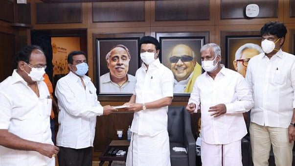 தி.மு.கவில் இணைந்த வடசென்னை அ.தி.மு.க, அ.ம.மு.க முக்கிய நிர்வாகிகள்!