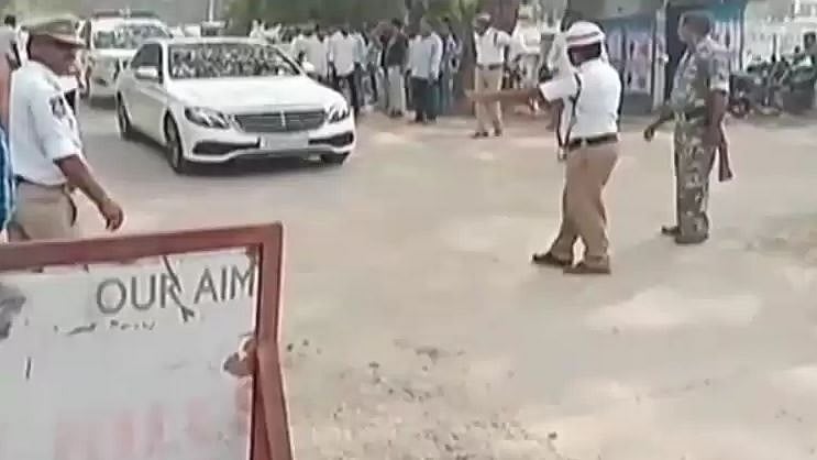 அமைச்சரின் காரை நிறுத்தி அபராதம் விதித்த போக்குவரத்து போலிஸார்... தெலங்கானாவில் நடந்தது என்ன?