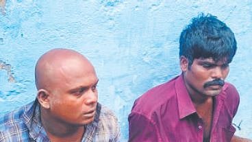 செயின் பறிப்பில் ஈடுபட்ட வாலிபர்களுக்கு நேர்ந்த கதி.. தர்ம அடி கொடுத்த பொதுமக்கள்!