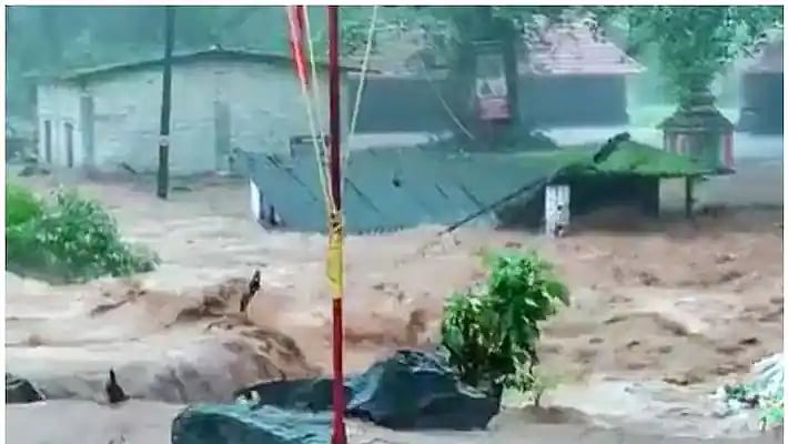 கேரளாவில் கனமழை : கோட்டயம், இடுக்கி மாவட்டங்களில் 8 பேர் பலி.. பலர் மாயம் - மீட்புப் பணிகள் தீவிரம்!