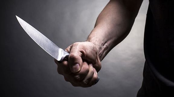 மனைவியை ஆபாசமாக பேசிய நபர்.. குத்தி கொலை செய்த கணவர் : விசாரணையில் வெளிவந்த அதிர்ச்சி தகவல் !