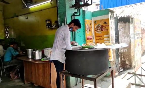 பிரியாணி சாப்பிட்டா காசு கேப்பியா? கத்தியை காட்டி மிரட்டி மாமுல் கேட்டு ரவுடி ரகளை!