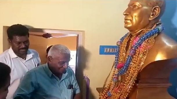 “எங்கள் வாழ்நாள் முழுவதும் நன்றிக்கடன் பட்டுள்ளோம்” : 5 ரூபாய் டாக்டருக்கு சிலை திறந்த வட சென்னை மக்கள்!