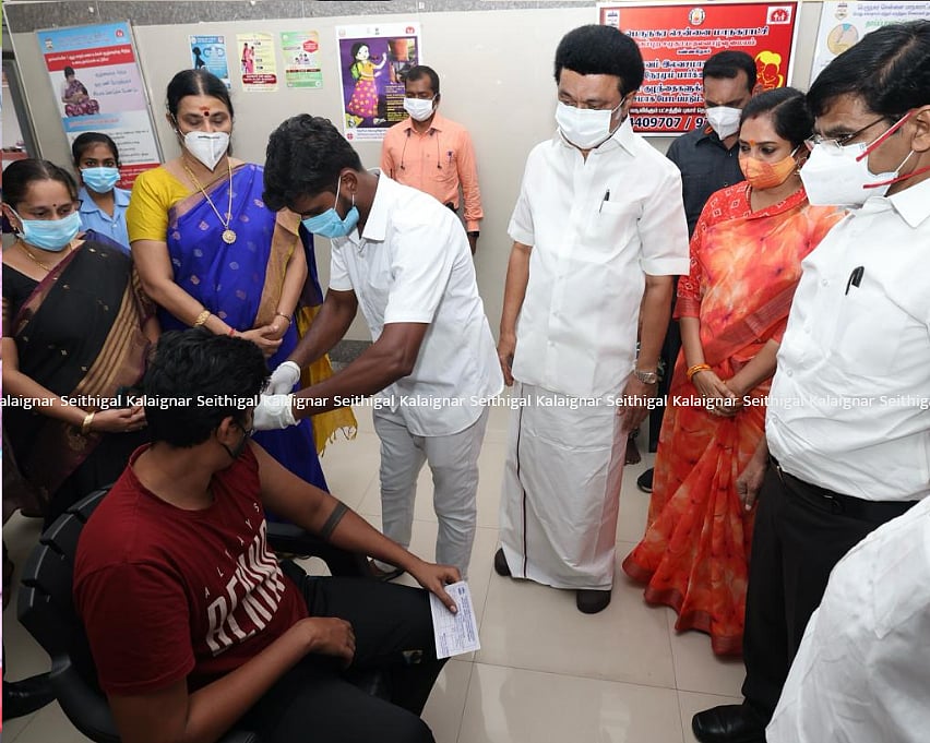 “பேருந்துகள் சரியான நேரத்தில் வருகிறதா; போதுமான வசதி உள்ளதா?” : பேருந்தில் ஏறி முதல்வர் ஆய்வு! (album)